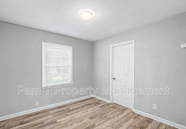 1719 E 59th St — Photo 11
