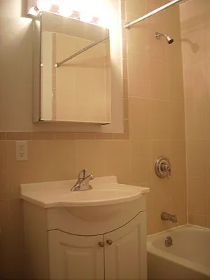 Rented by Perry Associates NYC Inc | media 6