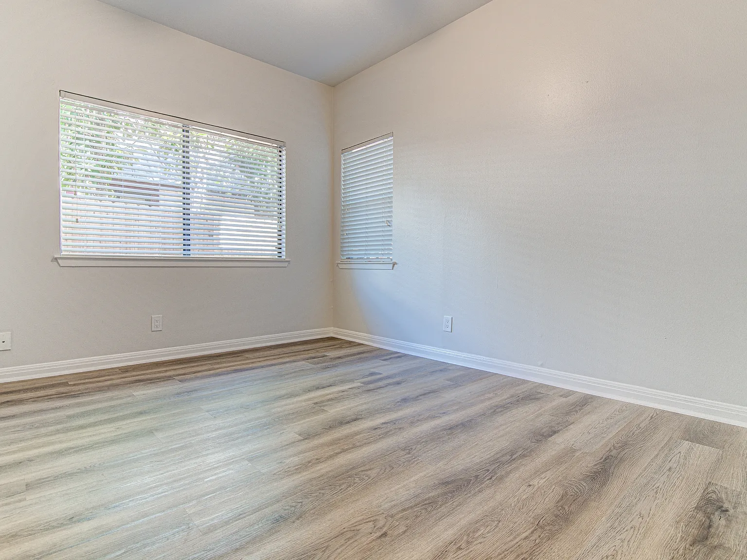311 W Mary St — Photo 2