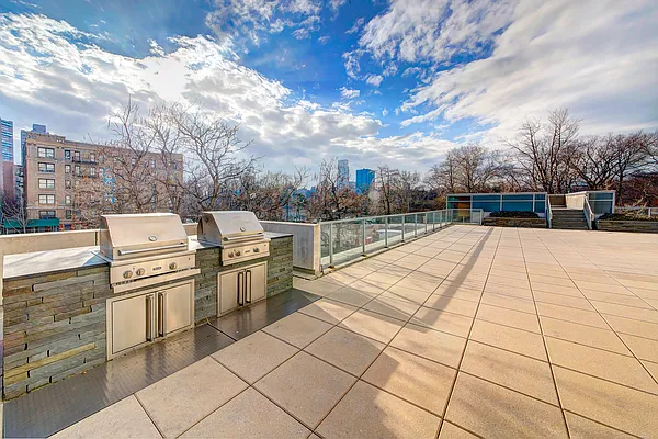 Sold by Isen & Company : Real Estate Advisors | media 17