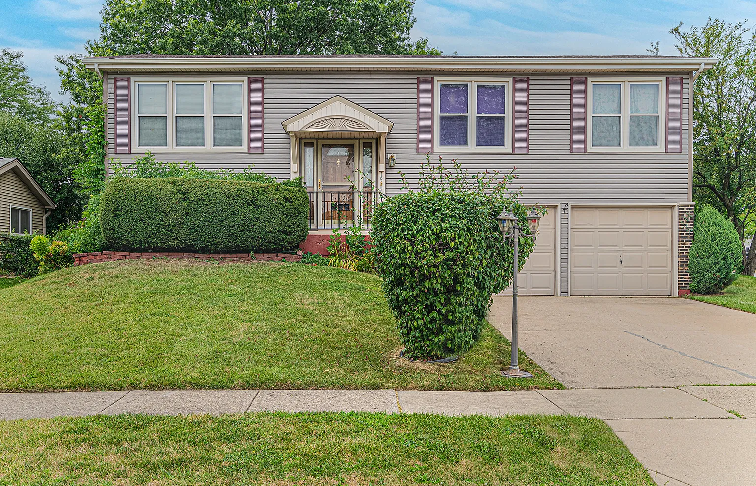 1940 Woodside Ln photo 1