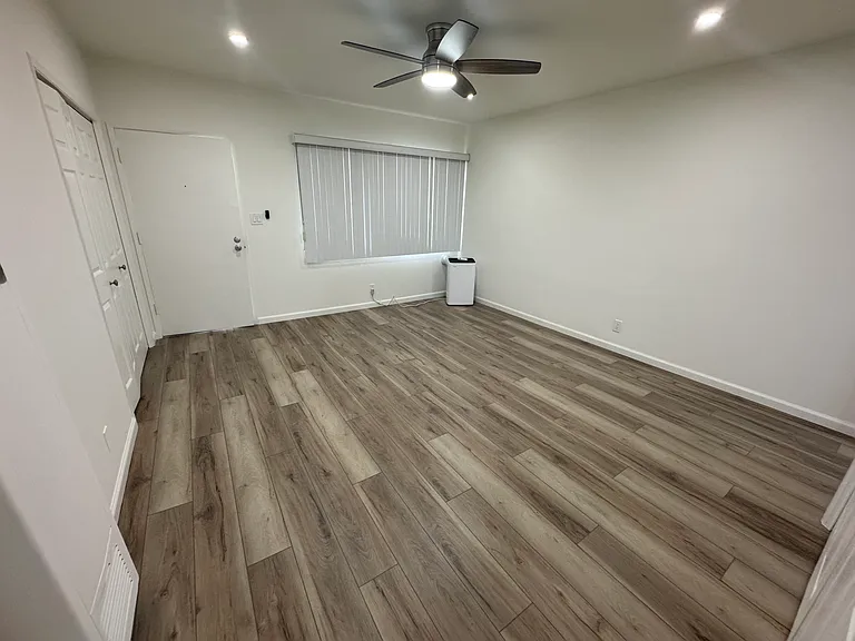 Crestwood Apartments — Photo 4