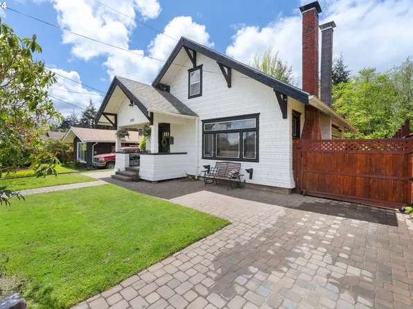 2558 Liberty St, North Bend, OR 97459