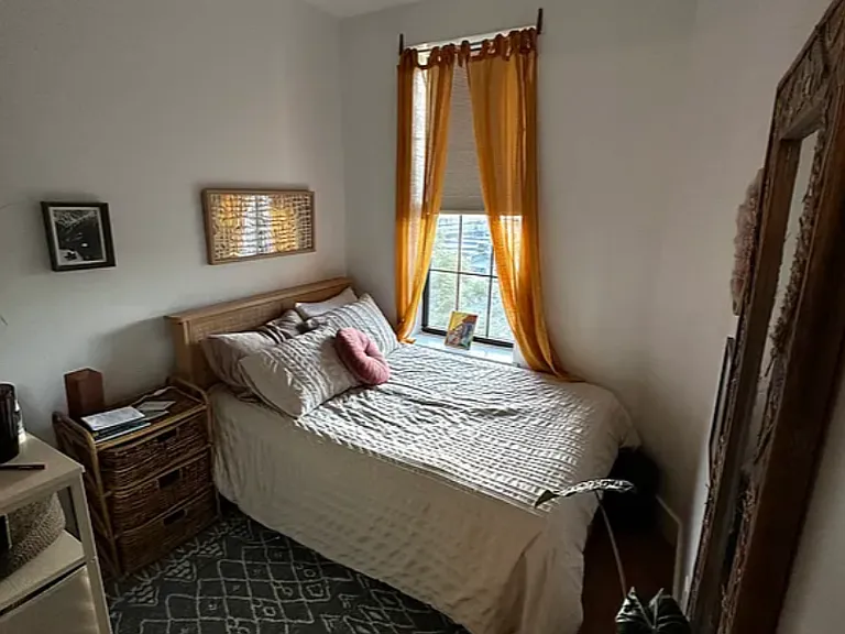 418 Melrose St #3F — Photo 3
