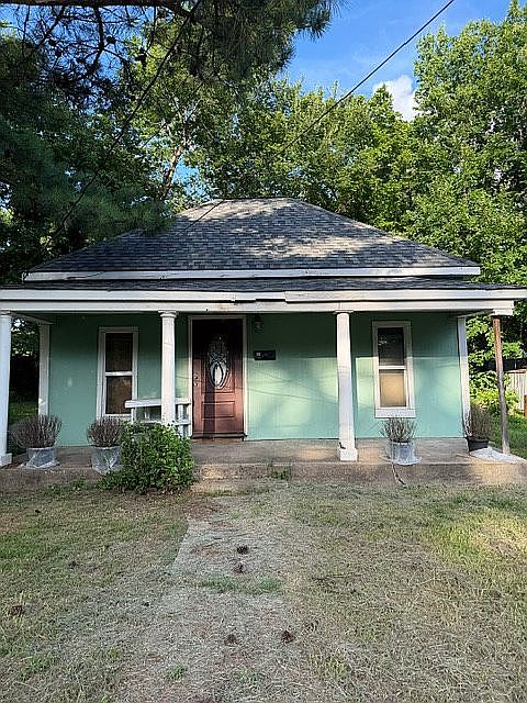 1st image of 801 S College Ave