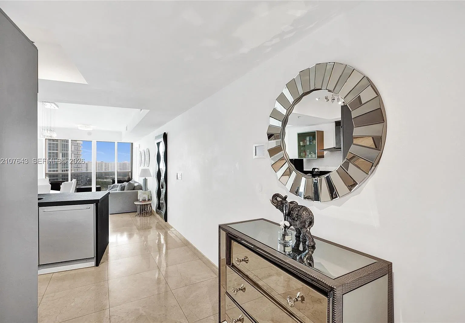 Trump Royale Condo — Photo 3