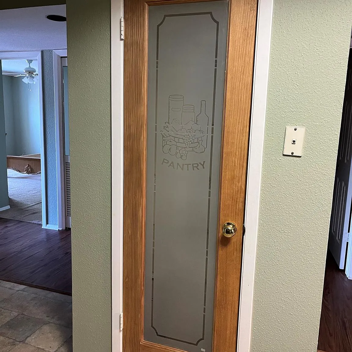 1 bed, 1.0 bath, 1249 sqft, $1,420 — Photo 2