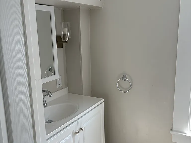 11 Central St — Photo 4