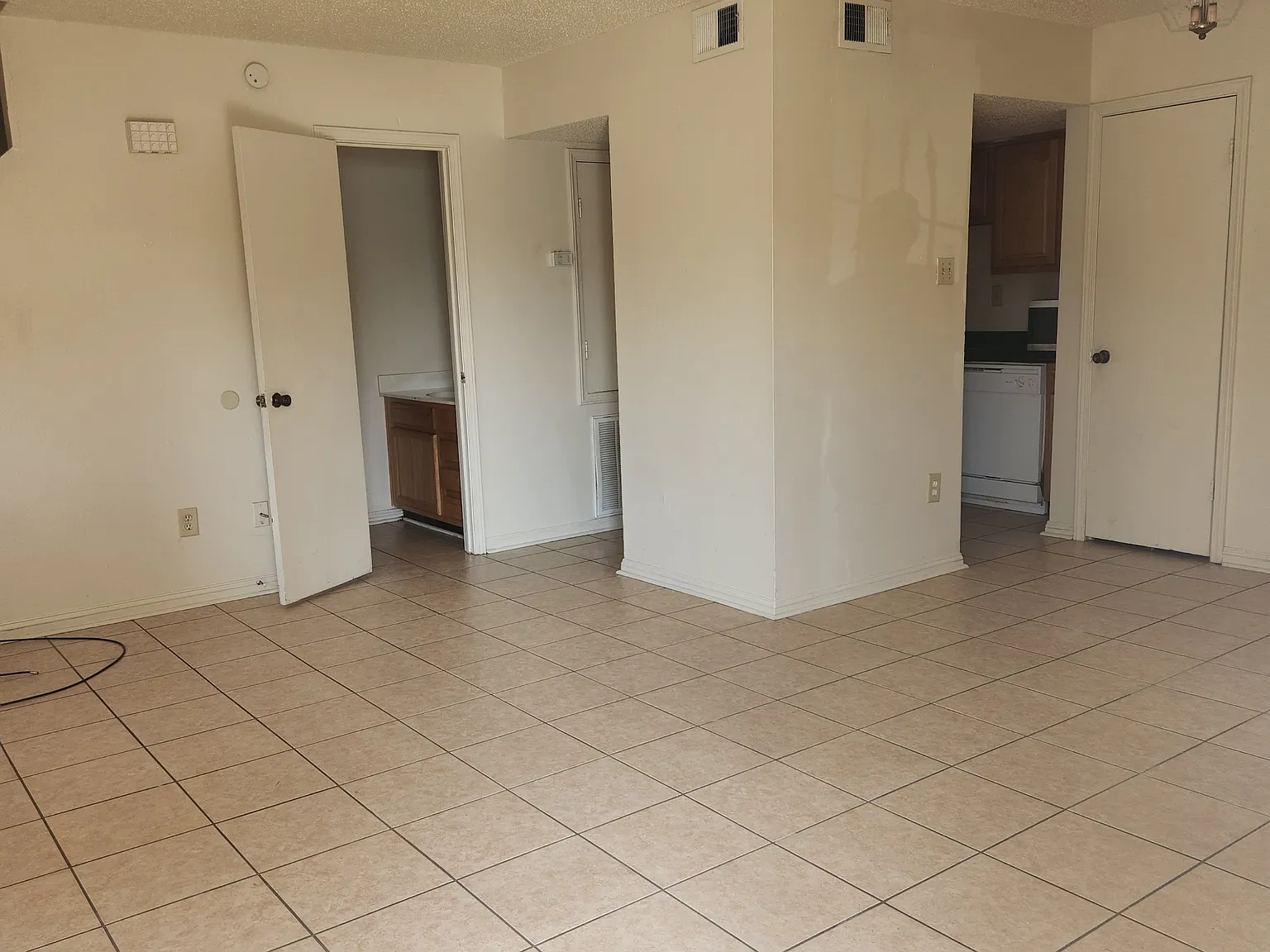 1629 Cooper Road - B — Photo 1