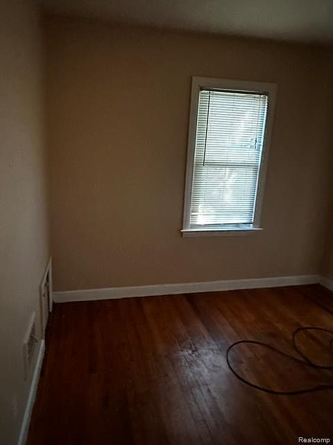 7275 Meadow Ave, photo 8
