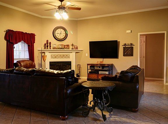 2nd image of 116 Redwood Cir