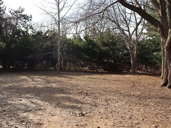 5th image of 527 Vosburg Rd