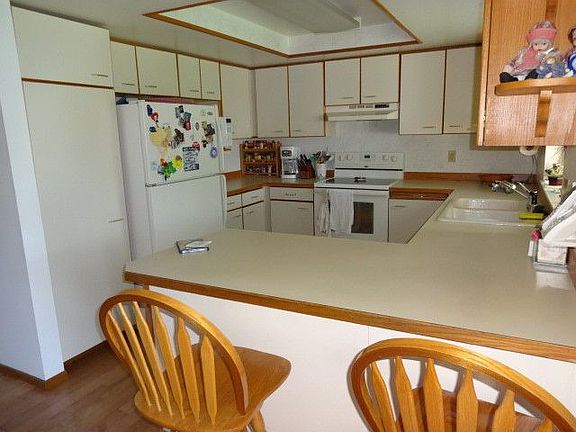 4th image of 277 Mackenzie Dr