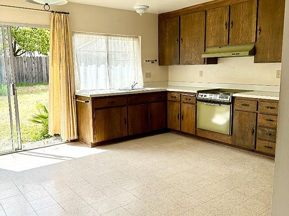 4th image of 1280 Swaner Dr