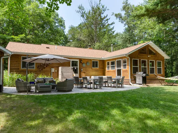 6490 E Chikaming, Sawyer, MI 49125