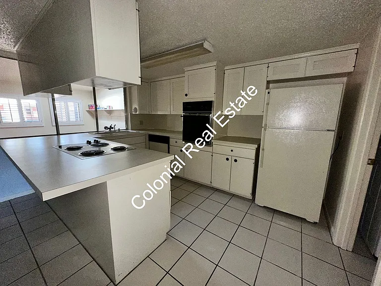 1281 Colonial Pkwy — Photo 5