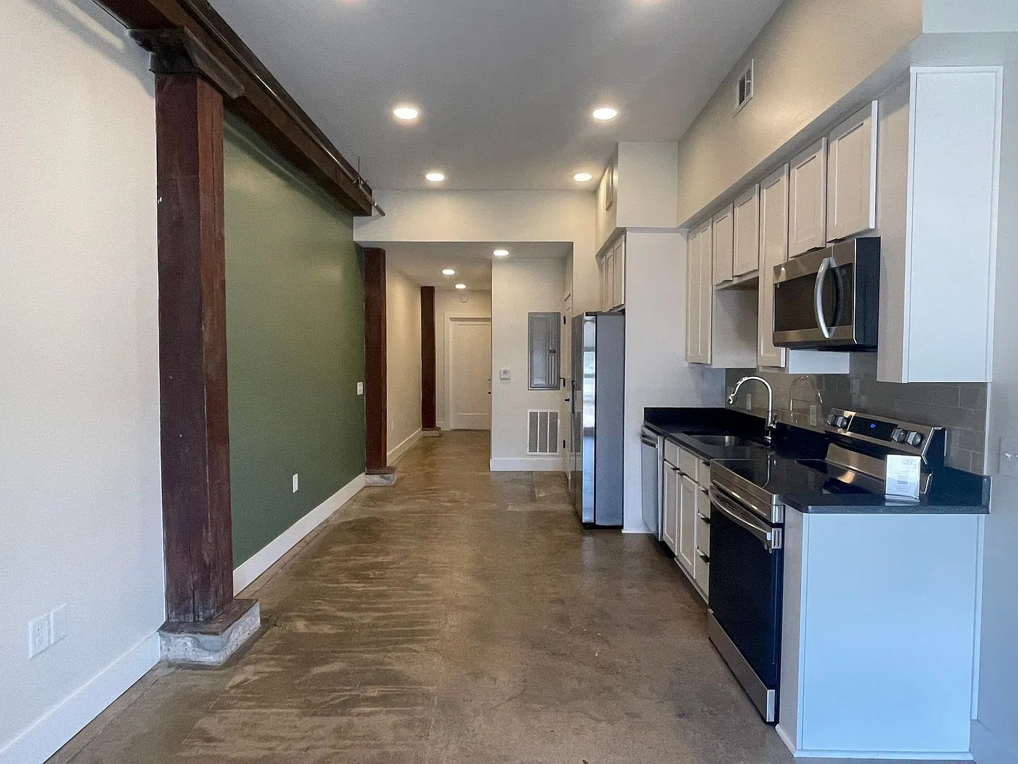 1 bed, 1.0 bath, 640 sqft, $1,175 — Photo 2