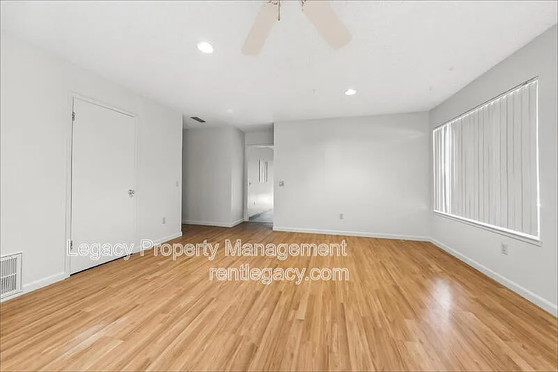 2 bed, 1.5 bath, 1057 sqft, $1,825 — Photo 3