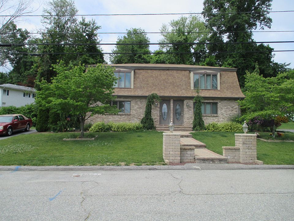 1st image of 29 1/2 Mulberry Cir #2