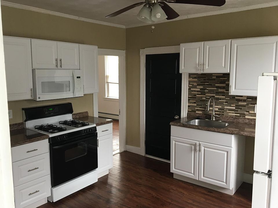 1st image of 62 Oxford St #2