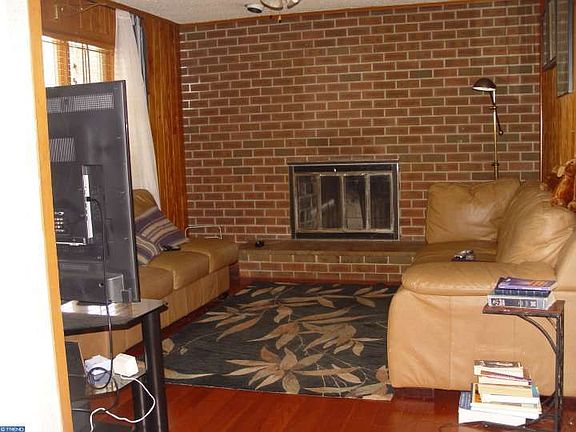 5th image of 1005 Baird Ave