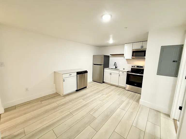 2204 W San Antonio St #3 — Photo 4