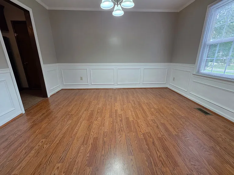 409 Rosewood Ln — Photo 7