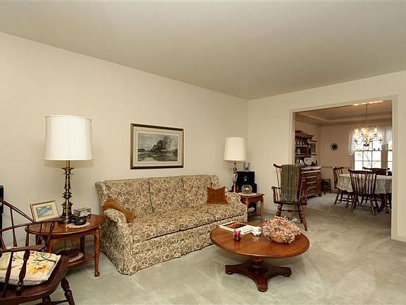 3rd image of 529 Brookwater Ln