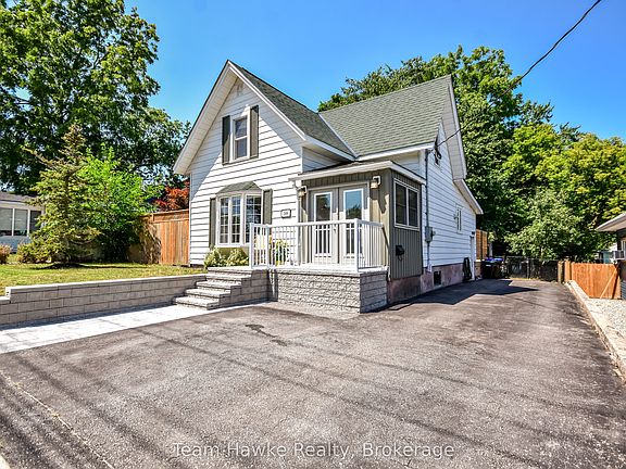 2nd image of 346 Yonge St