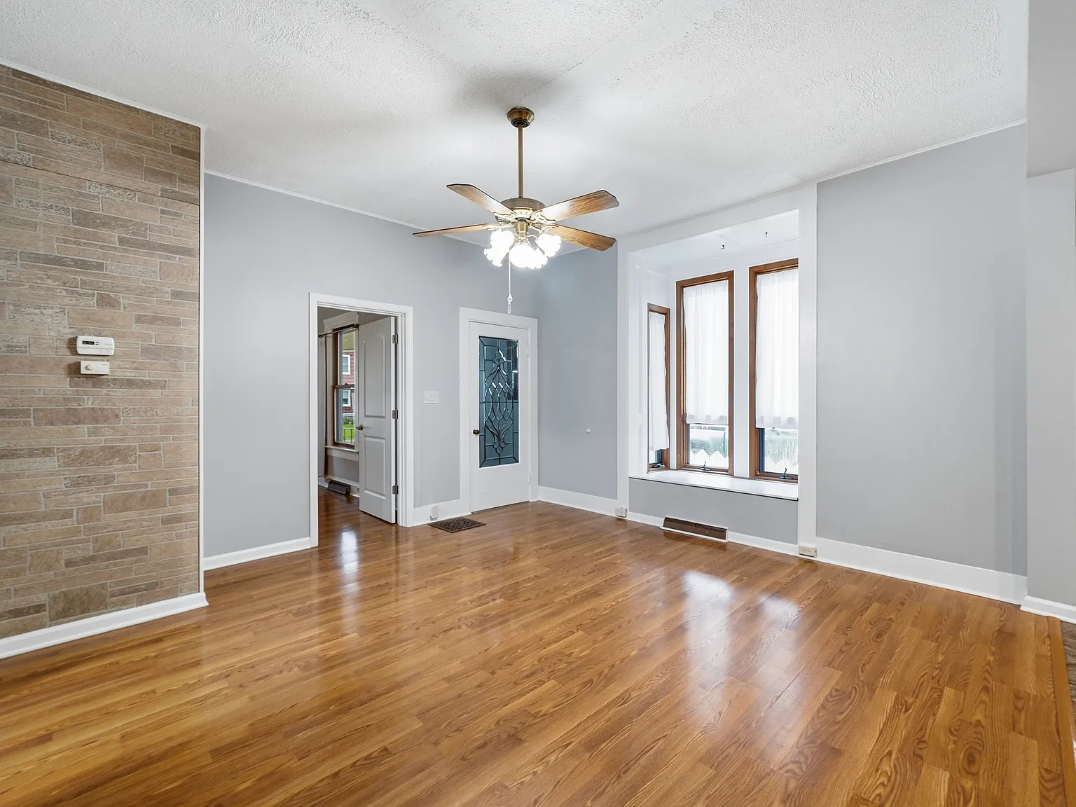 2 bed, 1125 sqft, $2,000 — Photo 3