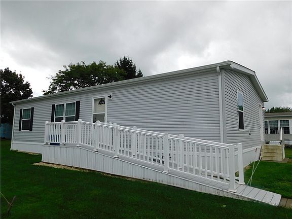 2nd image of 371 Rosebay St