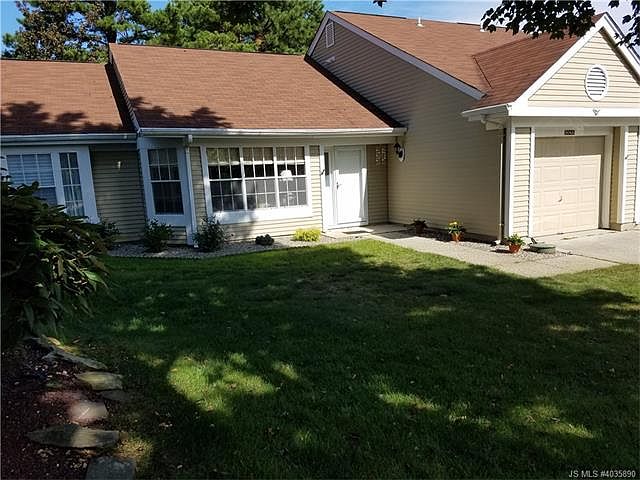 1st image of 904A Stratford Ct