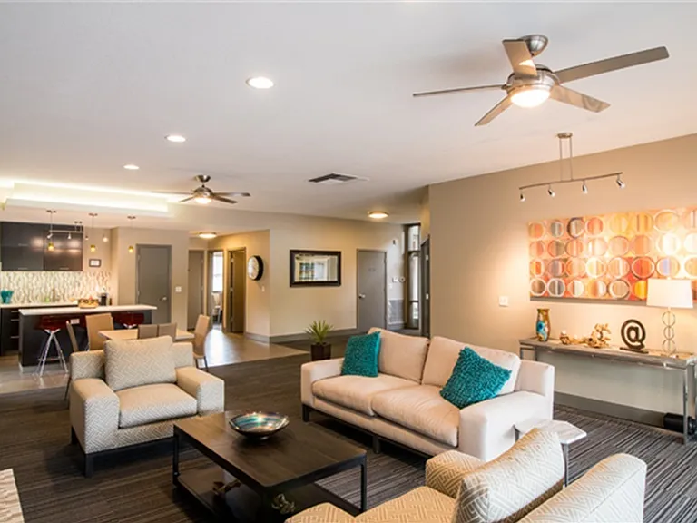 Parklane Apartments — Photo 15
