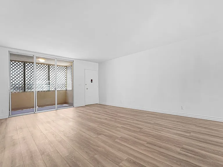 1237 Berkeley St - steps to Wilshire Blvd in Santa Monica — Photo 22