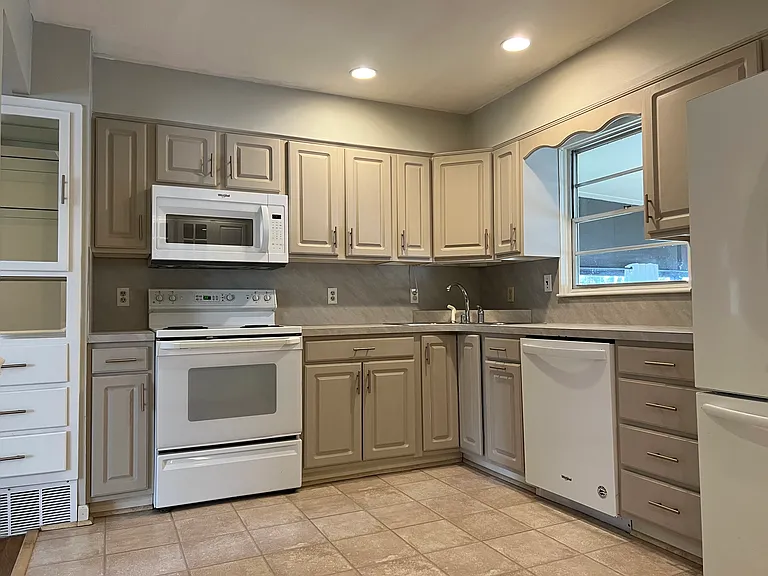 Modern Kitchen with ample cabinetry