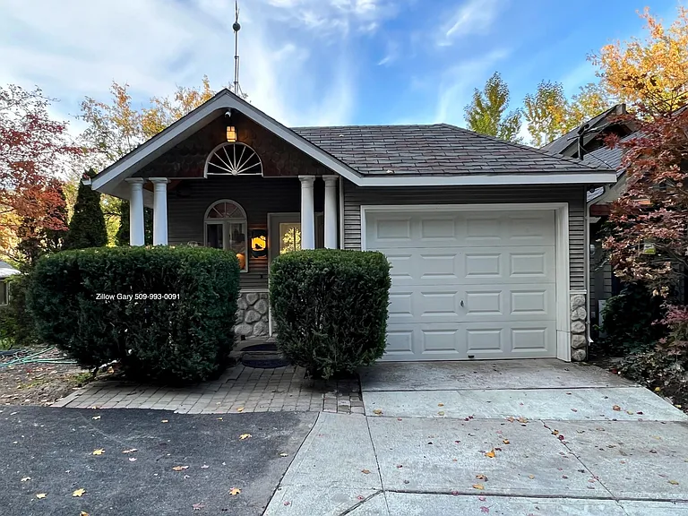 2104 W Clarke Ave — Photo 2