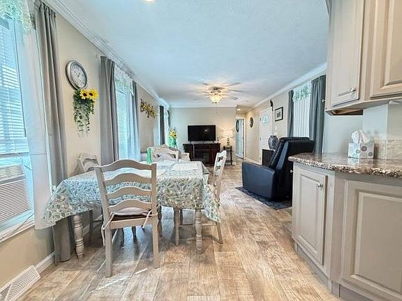 4th image of 22 Clayton Dr