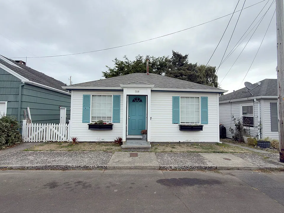 310 Avenue K