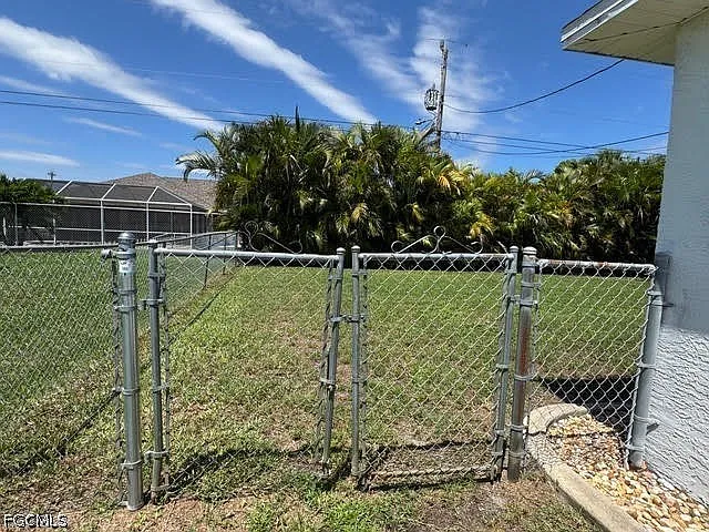 910 SW 3rd Ave — Photo 31