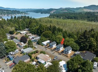 646 SE Reef Ave, Lincoln City, OR 97367