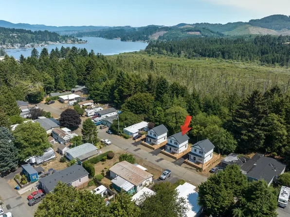 646 SE Reef Ave, Lincoln City, OR 97367