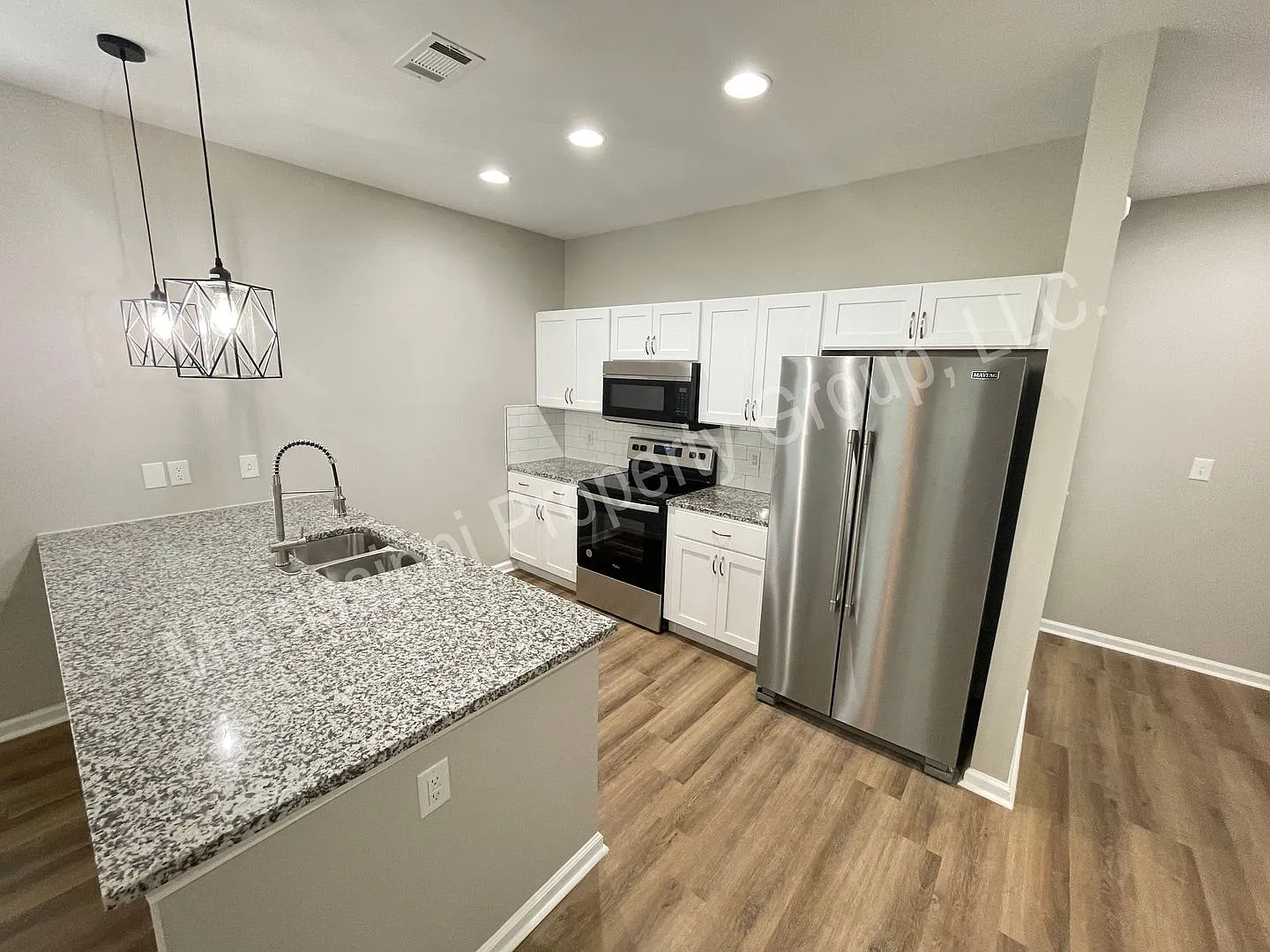 5bd/5.5ba For Rent In Rowandale — Photo 4