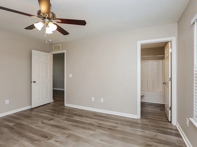 223 Caddel St — Photo 14