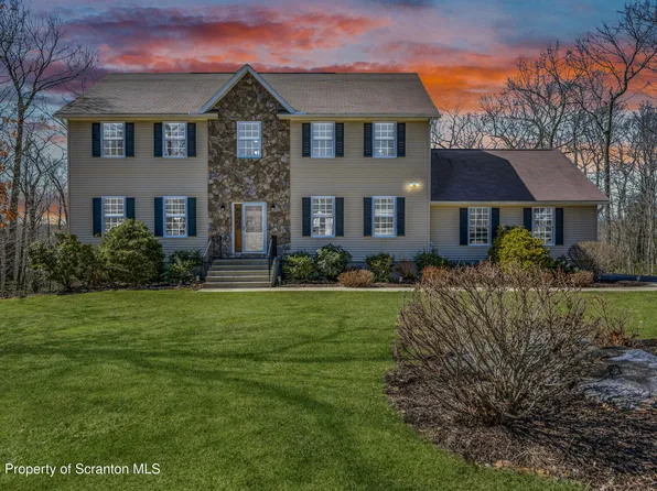 102 Woodland Dr, Jefferson Township, PA 18436