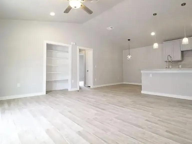9404 Menchaca Rd — Photo 15