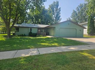 2439 Meadow Hills Dr SW, Rochester, MN 55902