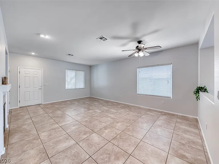 2343 Schaeffer Hills Dr — Photo 8