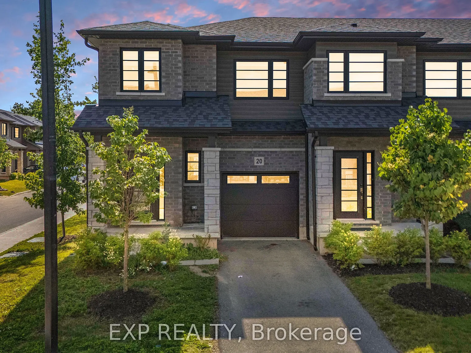 520 Grey St — Photo 2