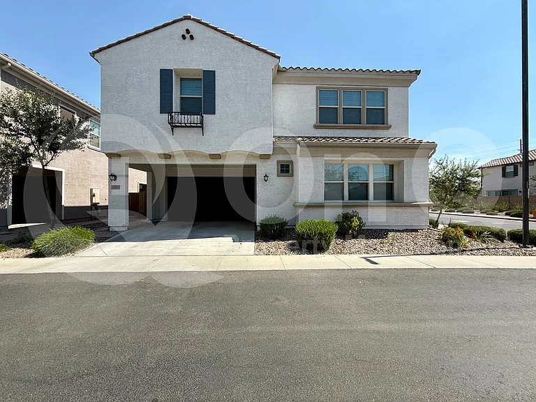 1061 E Marlin Dr — Photo 2