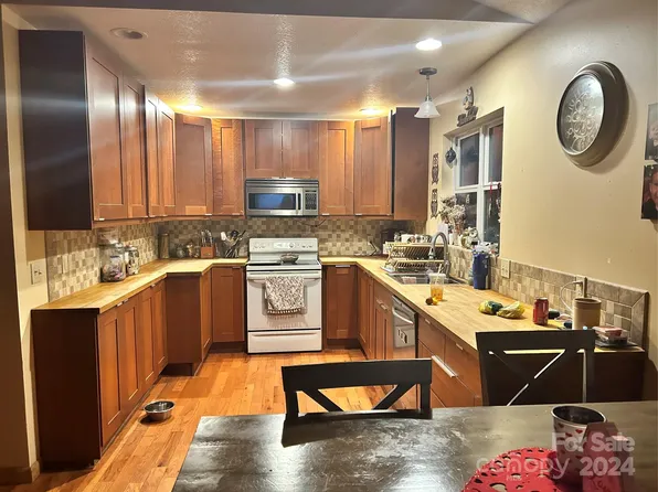 140 Ridgecrest Dr, Marion, NC 28752